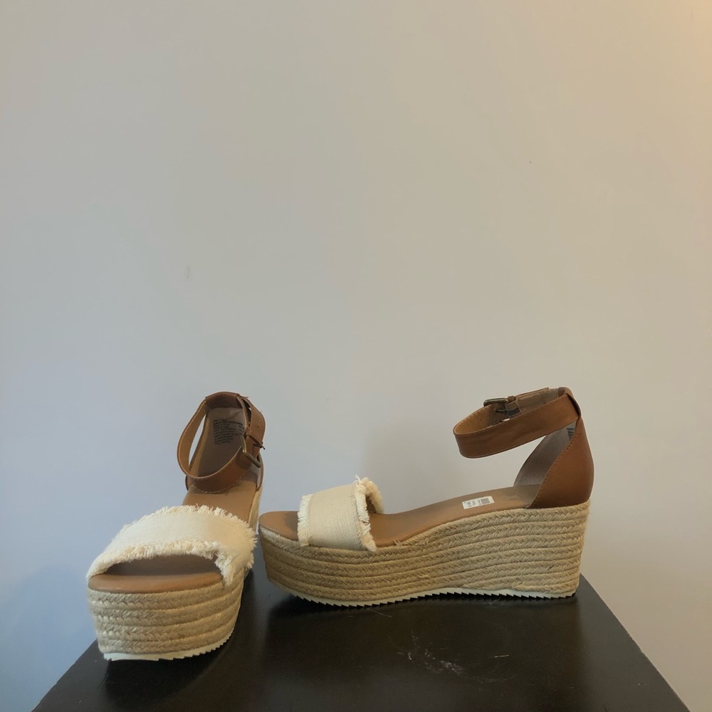 Platform sandals